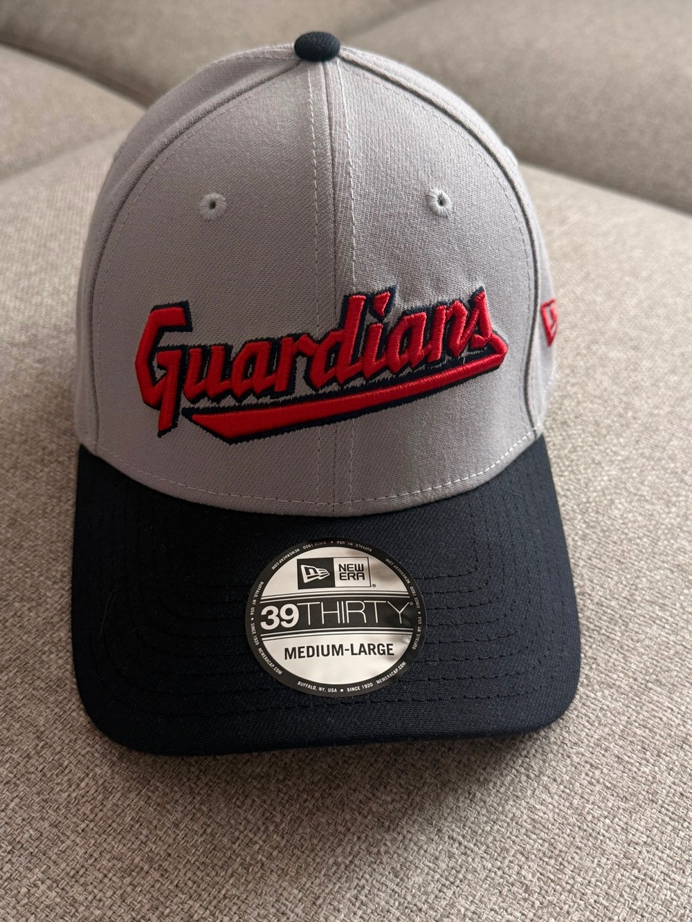 New Era MLB Cleveland Guardians Gray and Navy 39THIRTY Stretch-Fit Baseball Cap